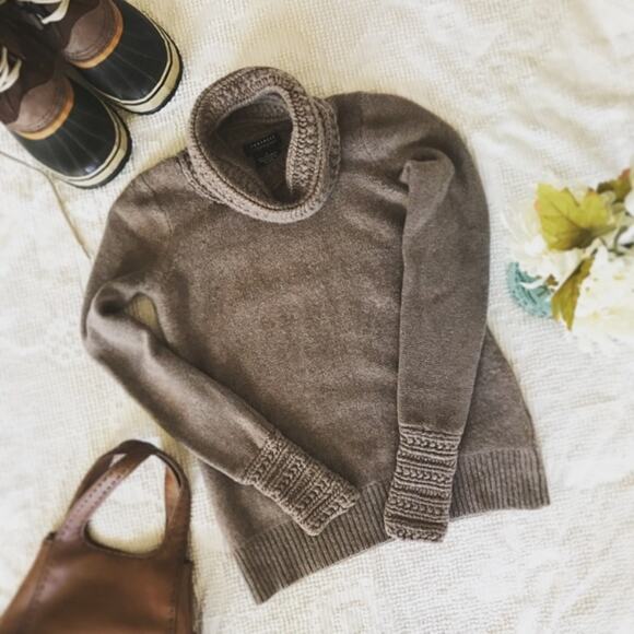 Bloomingdale’s S 100% Cashmere cowl neck sweater detailed collar - Picture 1 of 9